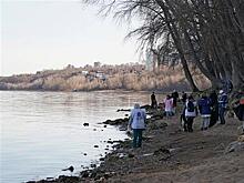 Сохраняют чистоту: в Самаре берега Волги очищают от мусора