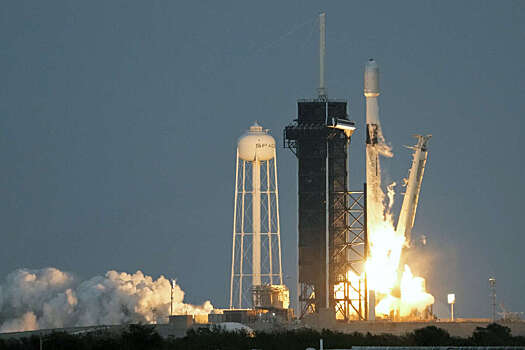 SpaceX выводит на орбиту интернет-спутники своего конкурента