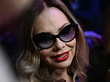 Орнелла Мути поцеловала питерского охранника