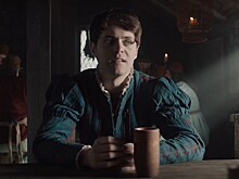 «Ситуация адская»: Джои Бэти, сыгравший Лютика в «Ведьмаке», пожаловался на песню про монету