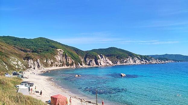 На популярный пляж Приморья с проверкой нагрянула полиция