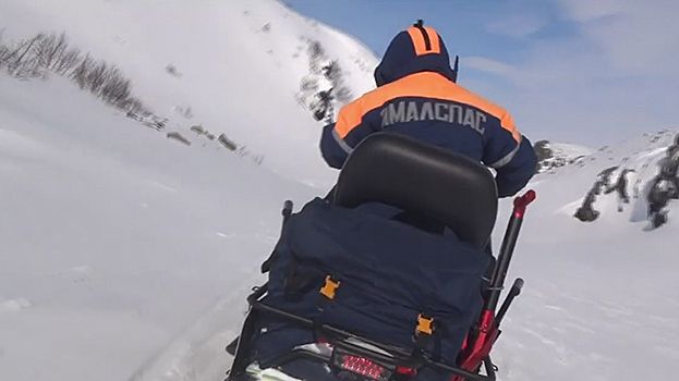 Спасатели на Ямале возобновили поиски пропавшего в горах туриста. ВИДЕО