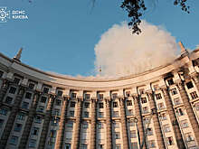 Глава МВД Клименко: огонь в здании кабмина в Киеве локализован на 1 тыс. кв. м