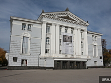 Пермский дизайнер создал сумку-клатч в виде театра оперы и балета