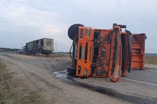 Под Рязанью столкнулись тягач и самосвал