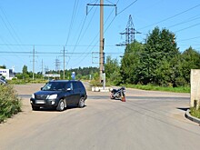 В Твери мотоциклист во время обгона врезался в кроссовер