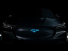 Ford показал первое изображение гибридного «Мустанга»