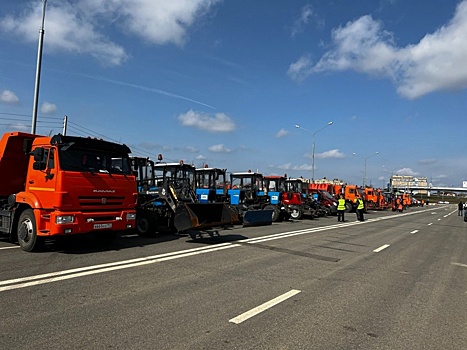 Осмотр коммунальной техники провели в Десеновском