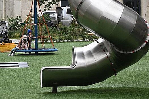 На российской детской площадке подросток избил мальчика из-за горки