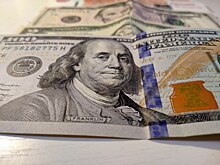Россияне скупают доллары и продают евро: что будет с курсом рубля