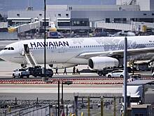 Женщина ударила дочь головой о стену в самолете и была оштрафована на восемь тысяч рублей