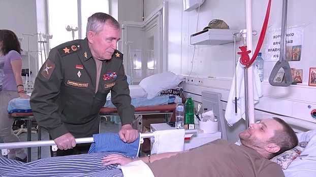 Фонд генерала Дубынина вручил подарки военным, проходящим лечение в госпиталях Москвы