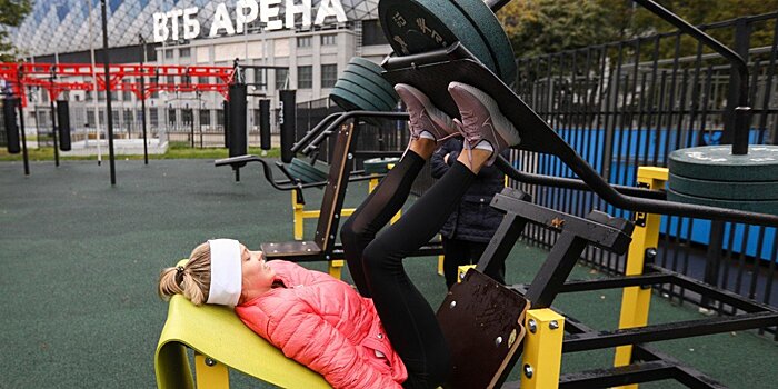 Зона здоровья: в Петровском парке в Москве открыли спортивную площадку