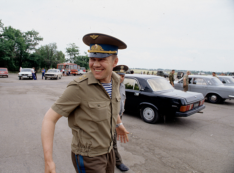 Бывший командующий 14-й Российской армией в Приднестровье, генерал-лейтенант Александр Лебедь, 1995 год