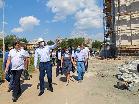 Глава Оренбуржья побывал на ремонтируемых объектах в Новотроицке