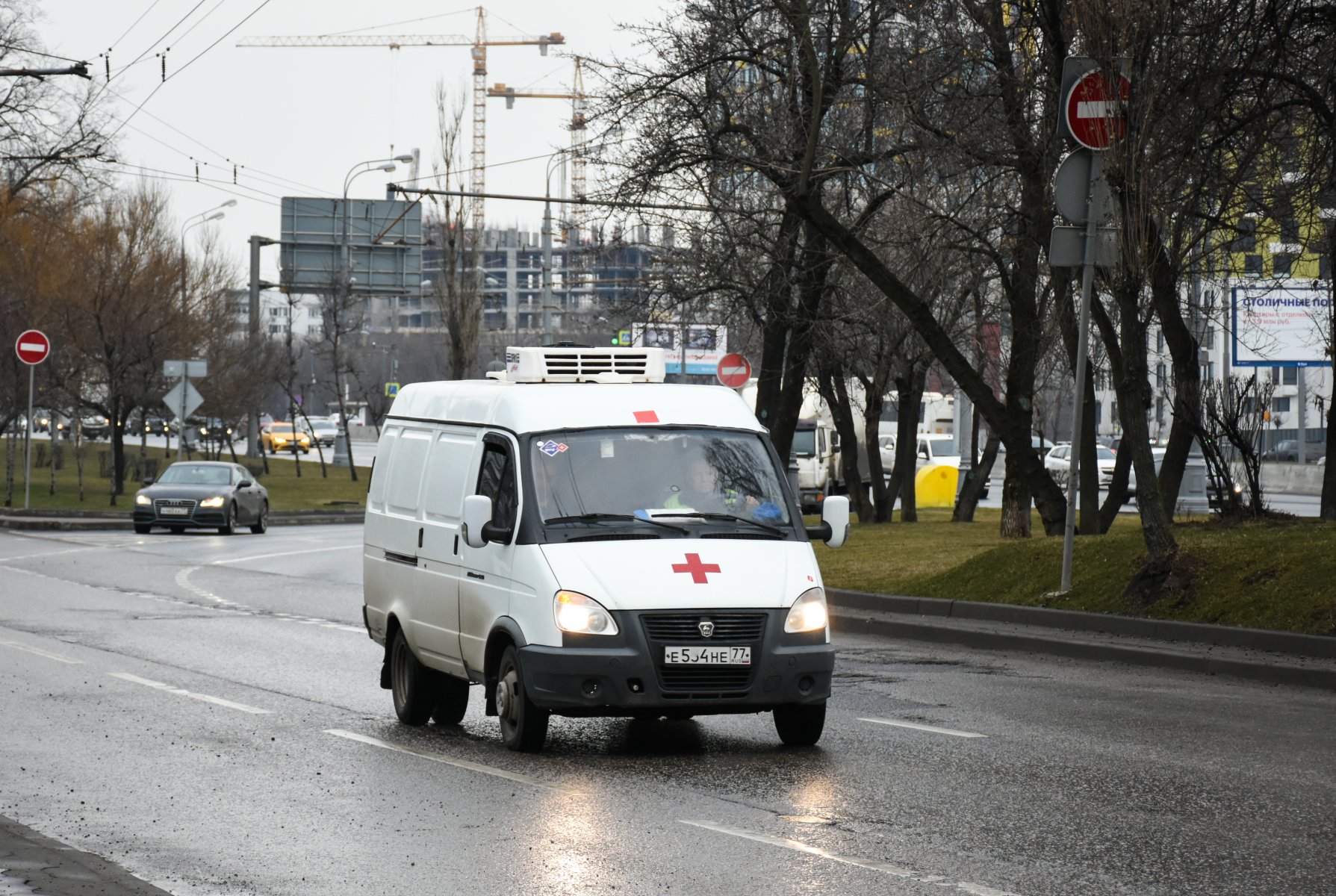 На строительном объекте в СЗАО Москвы рабочий упал в открытый колодец