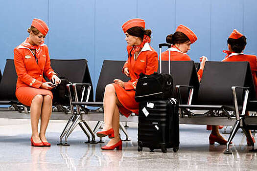 ТАСС: "Новые люди"  предложили разрешить стюардессам носить обувь без каблука