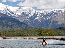 В горах на Красной Поляне открыли пляж и бассейн