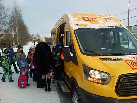 В Борисоглебском районе вышли на маршруты четыре новых школьных автобуса