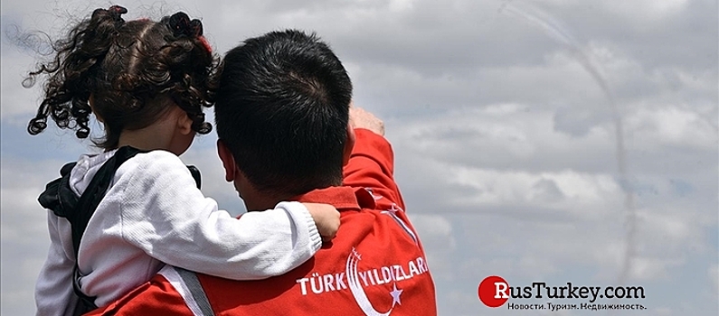 В Турции совершили полет в знак поддержки детей с аутизмом