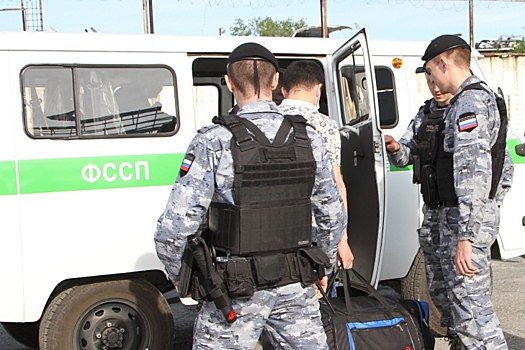 В Новосибирске выдворили из страны мигранта из Афганистана