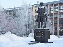 Памятник Ползунову засиял в центре Барнаула