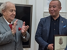 Китайский художник Моу Кэ награжден золотой медалью Российской академии художеств