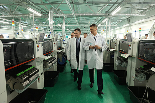 Юрий Слюсарь дал старт работе нового завода по производству ноутбуков в Ростове