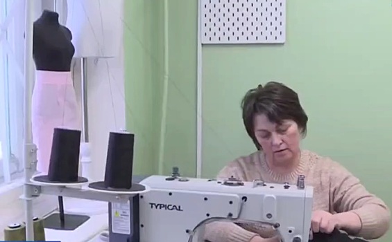 В оренбургском цеху пошива одежды шьют экипировку и одежду для участников СВО