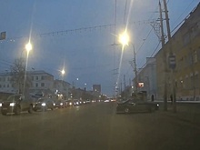 В Рязани легковушка вылетела на тротуар у остановки на Первомайском проспекте