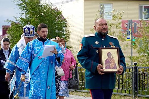 В Аксарке прошла Божественная литургия в честь Дня Смоленской иконы Божьей Матери. ФОТО