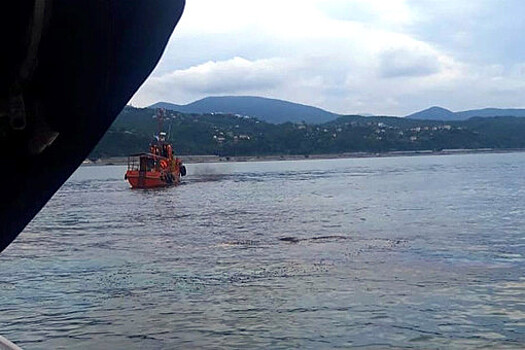 На Черном море у Туапсе обнаружили нефтяную пленку
