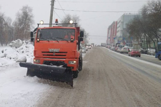 В Самаре для уборки снега на треть увеличили количество техники и рабочих