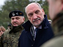"Скандалист и параноик": зачем министр обороны Польши обвинил СССР в Холокосте