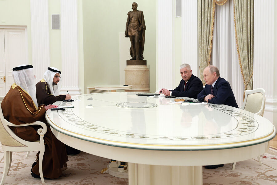 Путин встретился в Кремле с вице-премьером ОАЭ Аль Нахайяном