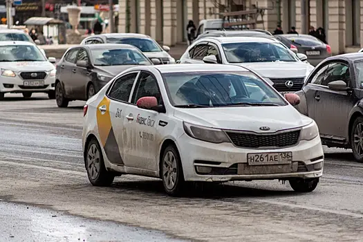 Работа в такси: мигранты в Новосибирске могут столкнуться с ограничениями