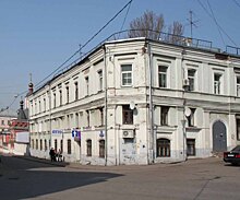 Названа стоимость реконструкции дореволюционной росписи на фасаде дома в Москве