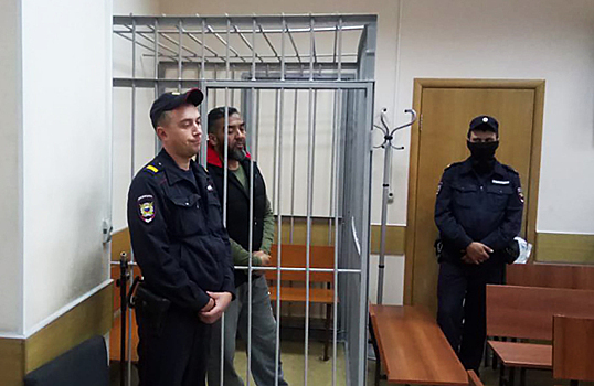 Суд арестовал главу фирмы, поставлявшей курицу в бистро, где отравились 40 москвичей