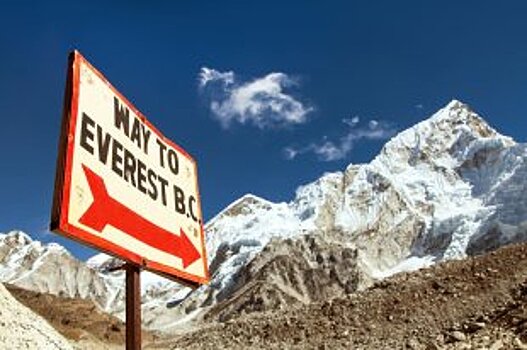Шесть человек пропали без вести в результате схода лавины в горах Непала