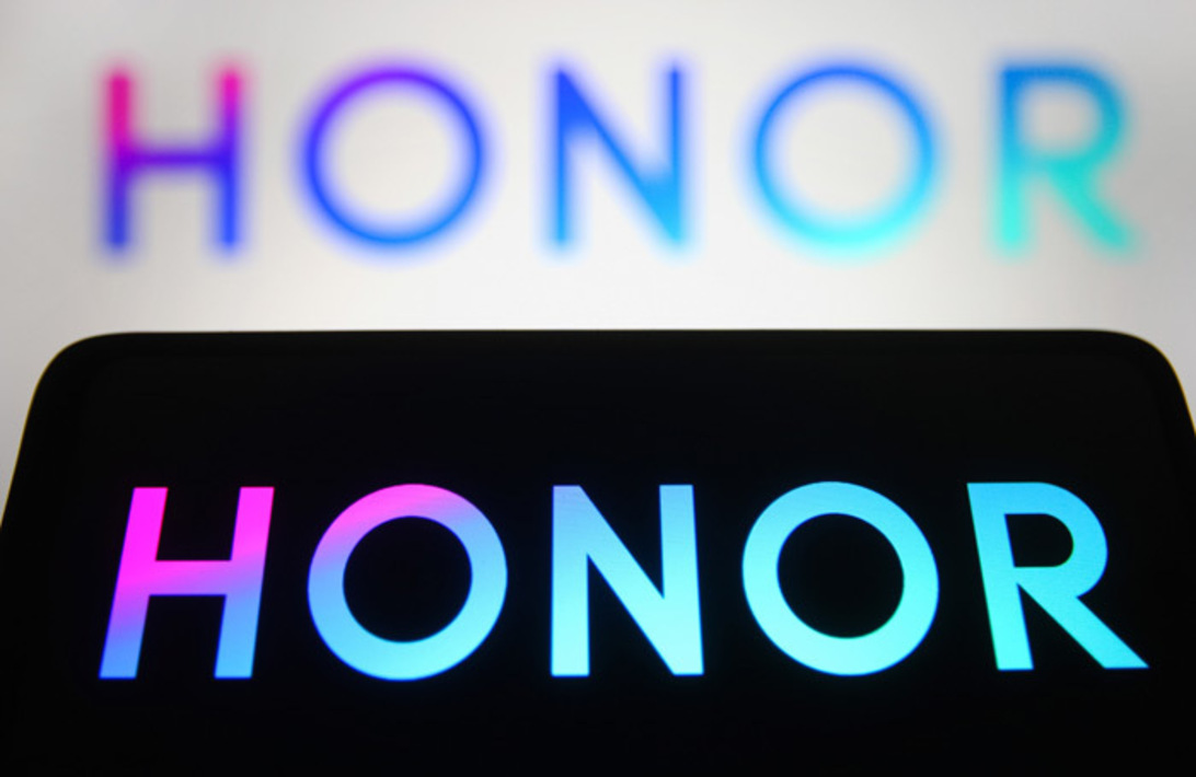 телефон honor не заряжается. обновление телефона хонор. смартфон honor. хонор приостановил поставки. включается смартфон.