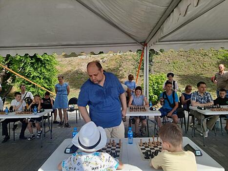 У жителей Владивостока была возможность сыграть с мировым гроссмейстером