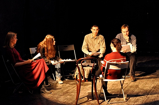 «Поле» смысла или «Двое бедных румын» в «Углу»