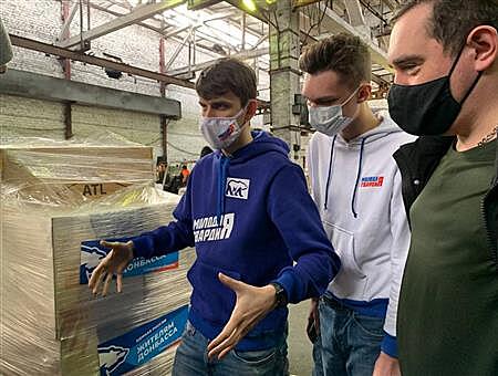 Самарские единороссы отправили гуманитарную помощь для переселенцев из Донецка и Луганска