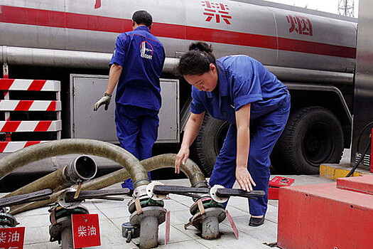 FT: частные нефтеперерабатывающие заводы Китая "тайно" покупают российскую нефть