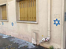 Неизвестные нарисовали на стенах парижских домов звезды Давида