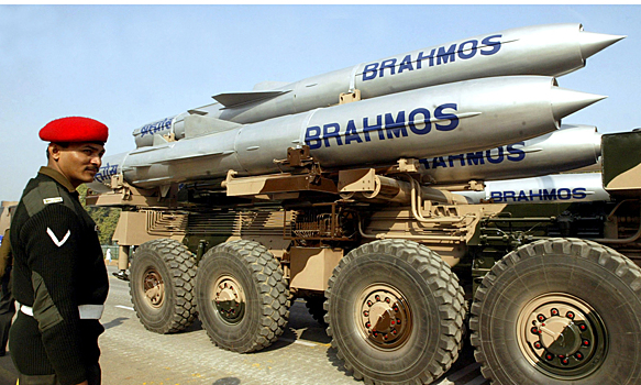 Индия провела испытания наземной ракеты «БраМос»
