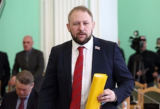 После увольнения из мэрии Долгопрудного бывший омский депутат Андрей Ткачук объявил бой маскам, 5G и алкоголю