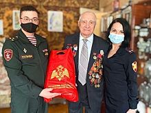 В Волгограде росгвардейцы встретились с ветераном в преддверии 2 февраля