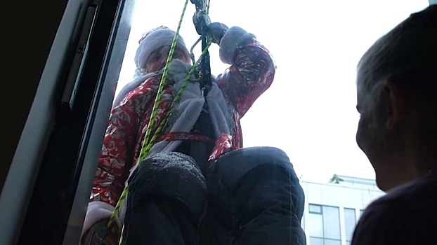 «Должно быть ощущение праздника»: как прошла акция Дедов Морозов-спасателей в Москве