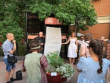 «Марш энтузиастов»: в Калининграде поставили променад-спектакль об истории центра города